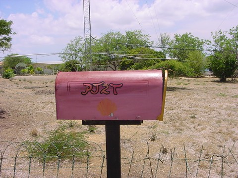 pj2t.mailbox.jpg (67954 bytes)